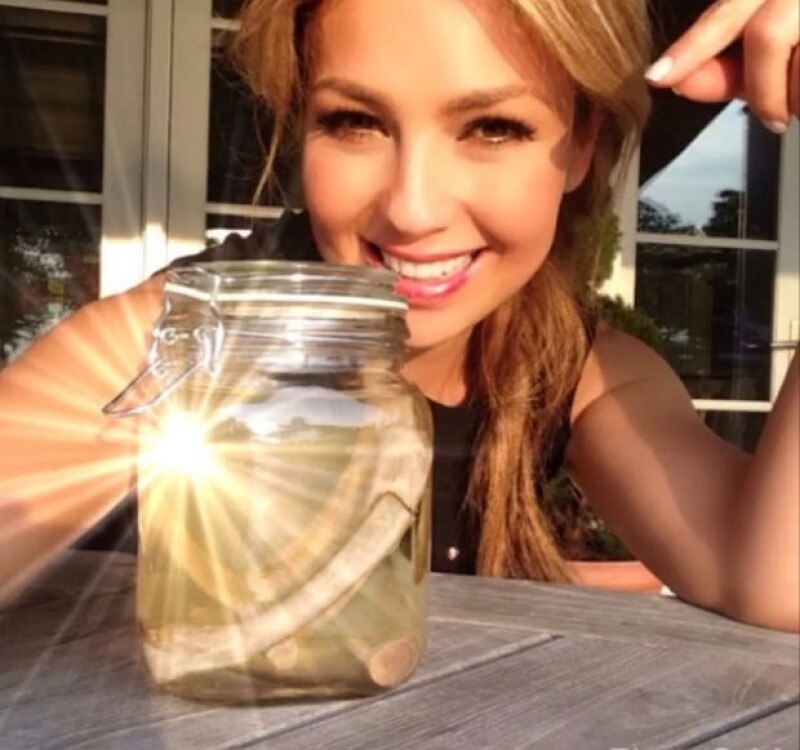 Thalía publicó en Twitter esta imagen de sus supuestas costillas en Instagram.