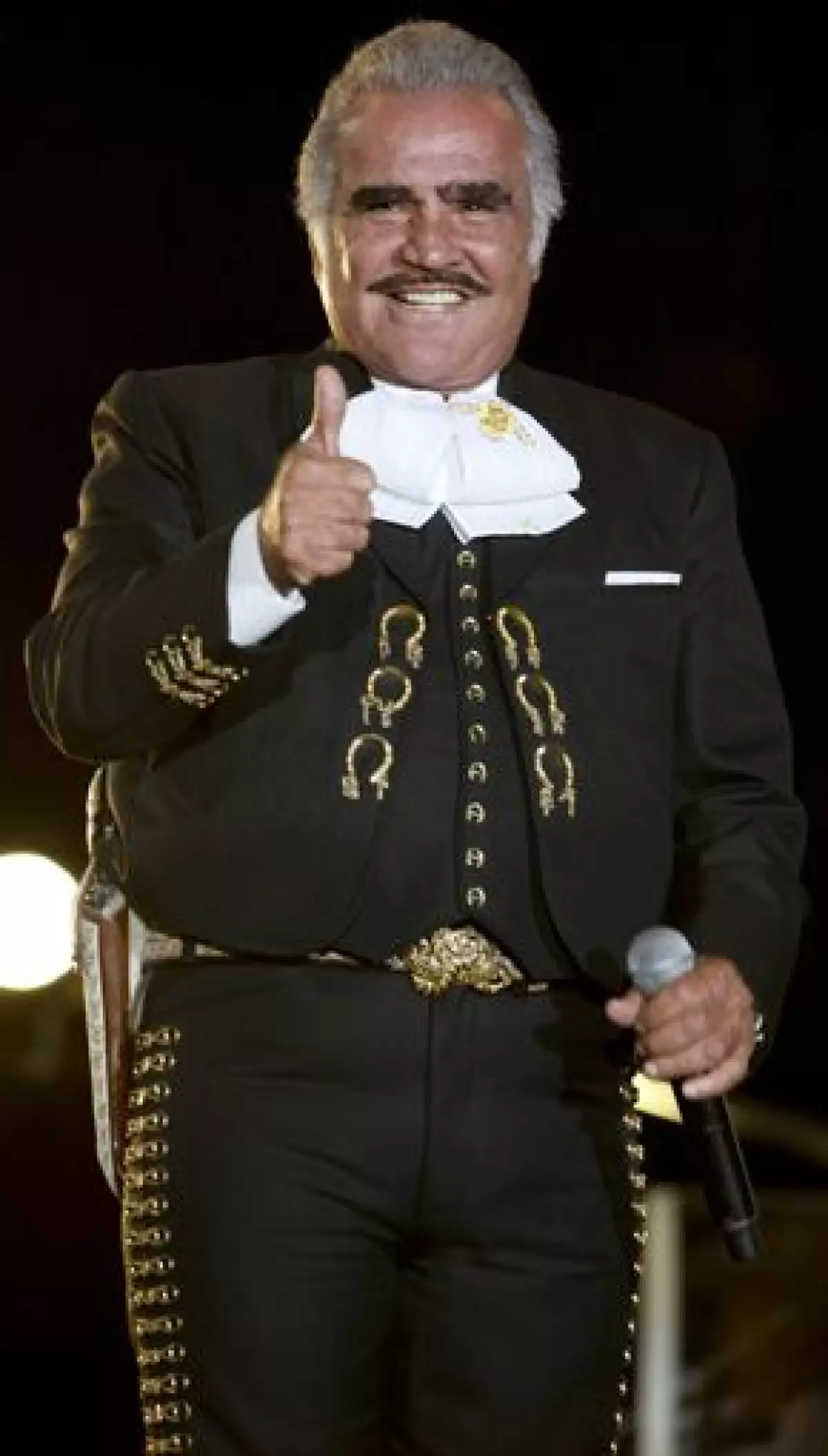 El cantante compartirá con cerca de 700 personas de la tercera edad que viven en la casa ubicada en el barrio Bosque Popular en Colombia.