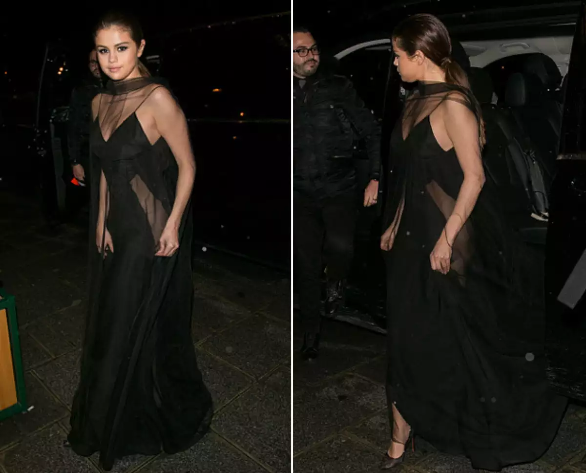 Selena estuvo a punto de enseñar de más con este vestido con arriesgadas transparencias a los lados.