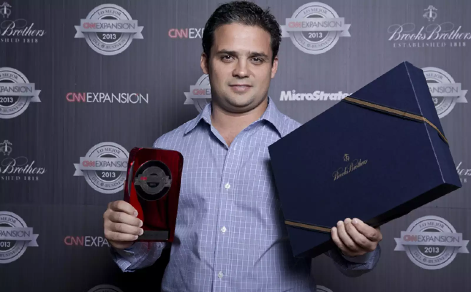Jesús Martínez, fundador de EnvíaFlores.com, visitó Grupo Expansión, donde fue entrevistado por la revista Expansión tras la noche de Premios CNNExpansión, evento patrocinado por Brooks Brothers.