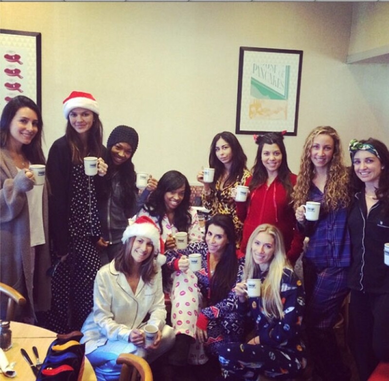 Y el segundo baby shower, una pijamada en IHOP.