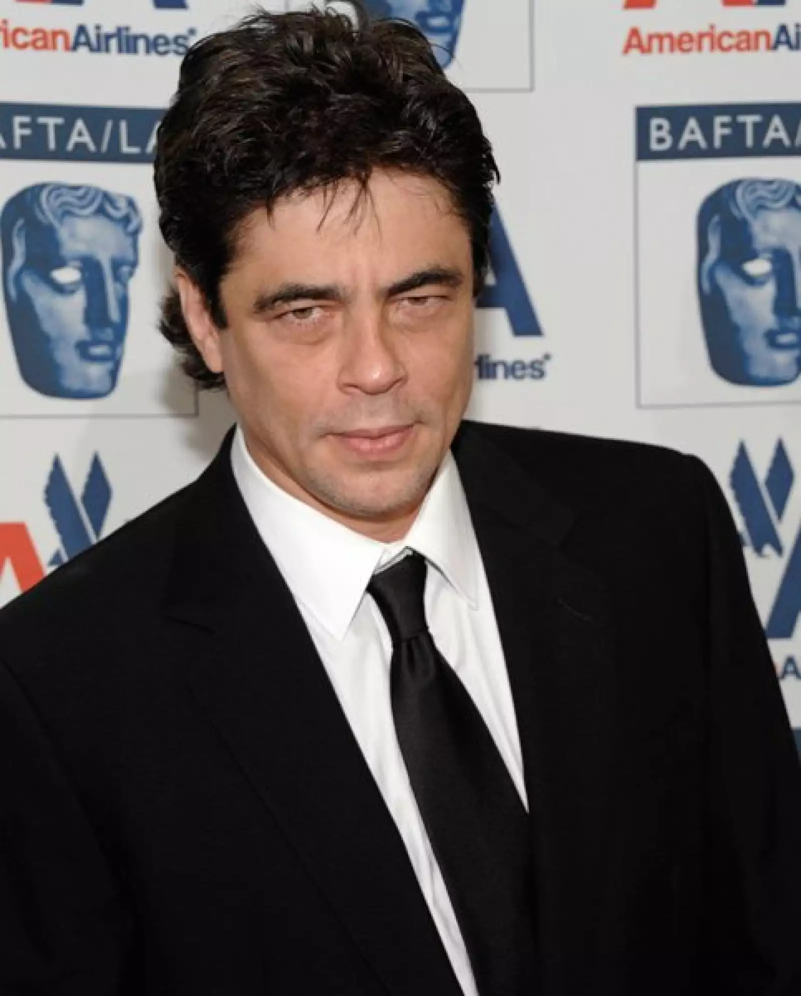 Benicio del Toro, de un atractivo particular, ha tenido romances con Alicia Silverstone, Heather Graham, Chiara Mastroianni y Sara Foster y también, según rumores, con Scarlett Johansson. En la actualidad no se sabe quién es su pareja.