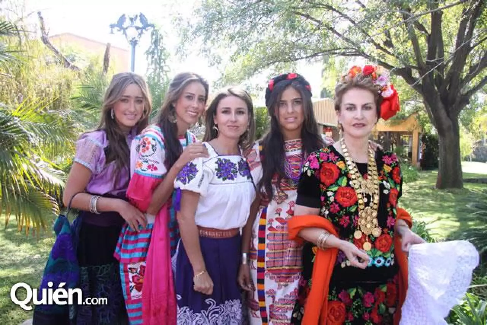 Desayuno Homenaje Desfile trajes de ?ca