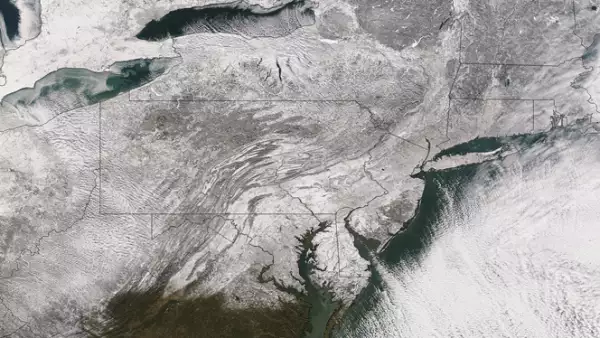 Una imagen tomada desde el espacio, el pasado 3 de enero de 2014, muestra un manto de nieve que se extiende desde la región del medio oeste de los Estados Unidos a través hasta Nueva Inglaterra.