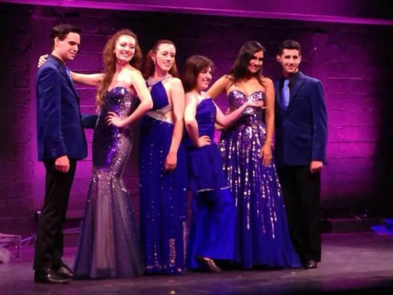 Majo Pérez forma parte del espectáculo que se presenta en el Teatro Milán y que reúne temas clásicos y contemporáneos para celebrar una de las épocas más especiales del año.