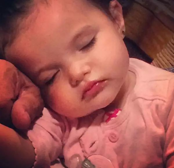 Luciana cumplirá dos años en octubre, y desde la muerte de Lorena está bajo el cuidado de Mayra Rojas, hermana de la fallecida actriz.
