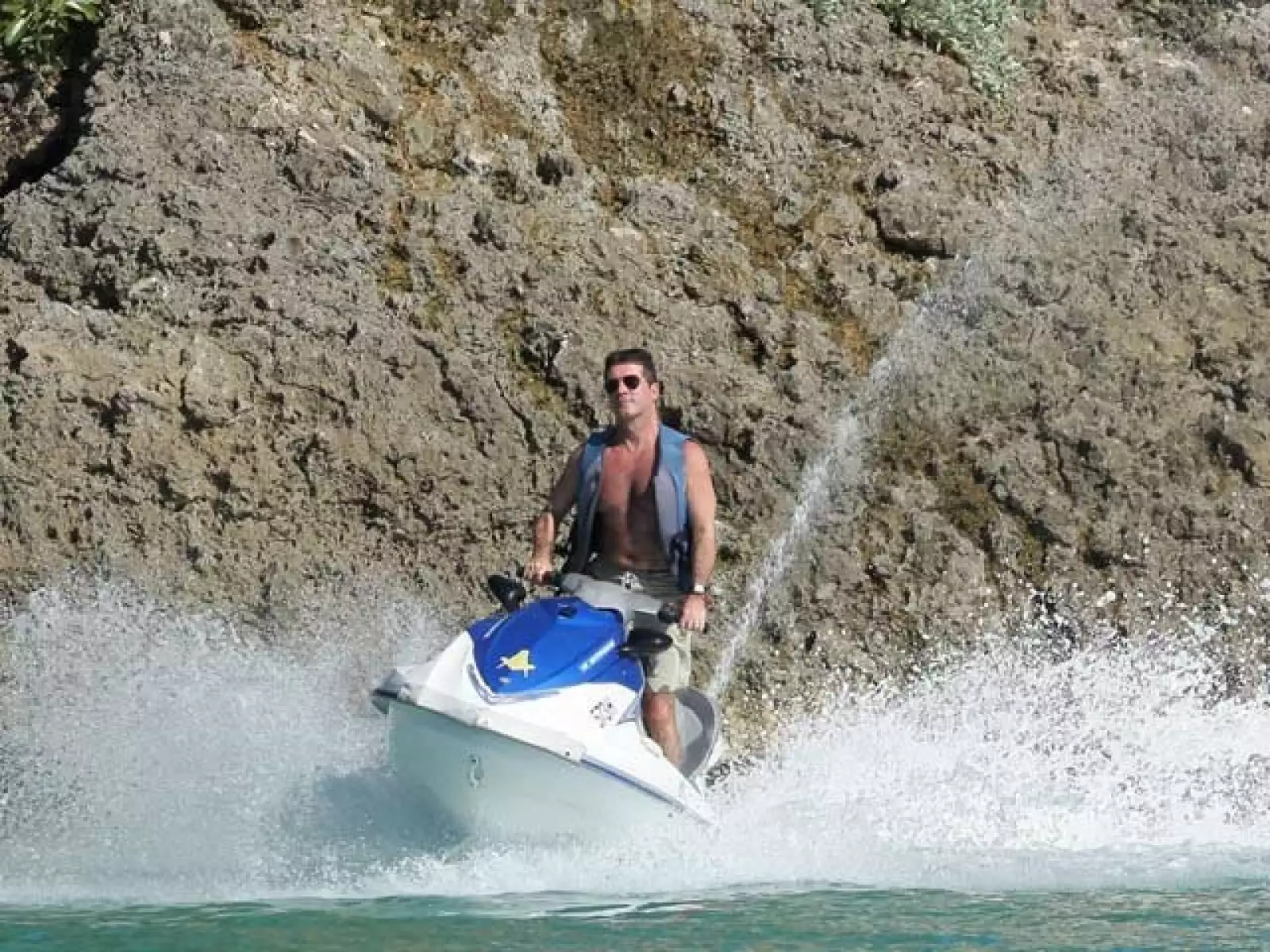 Simon Cowell, juez de `American Idol´, se fue de vacaciones a Barbados.