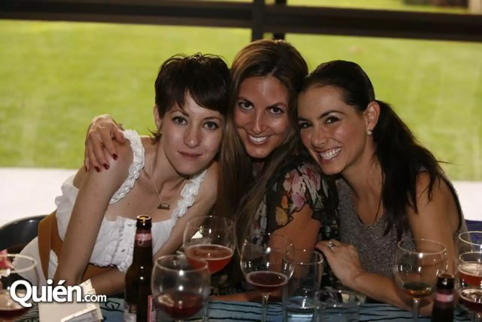 Mariana Kneeland,Vanessa Ifergam,Claudia Lizaldi