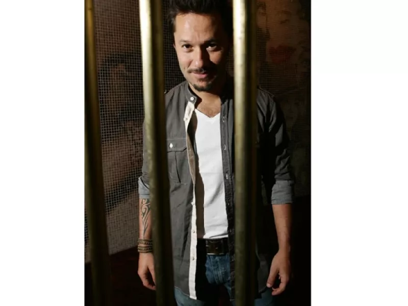 Luego de haberse ausentado de los escenarios cerca de tres años, el cantante argentino actuará el 28 de octubre en el Auditorio Nacional como parte de su “Tour Distinto”.