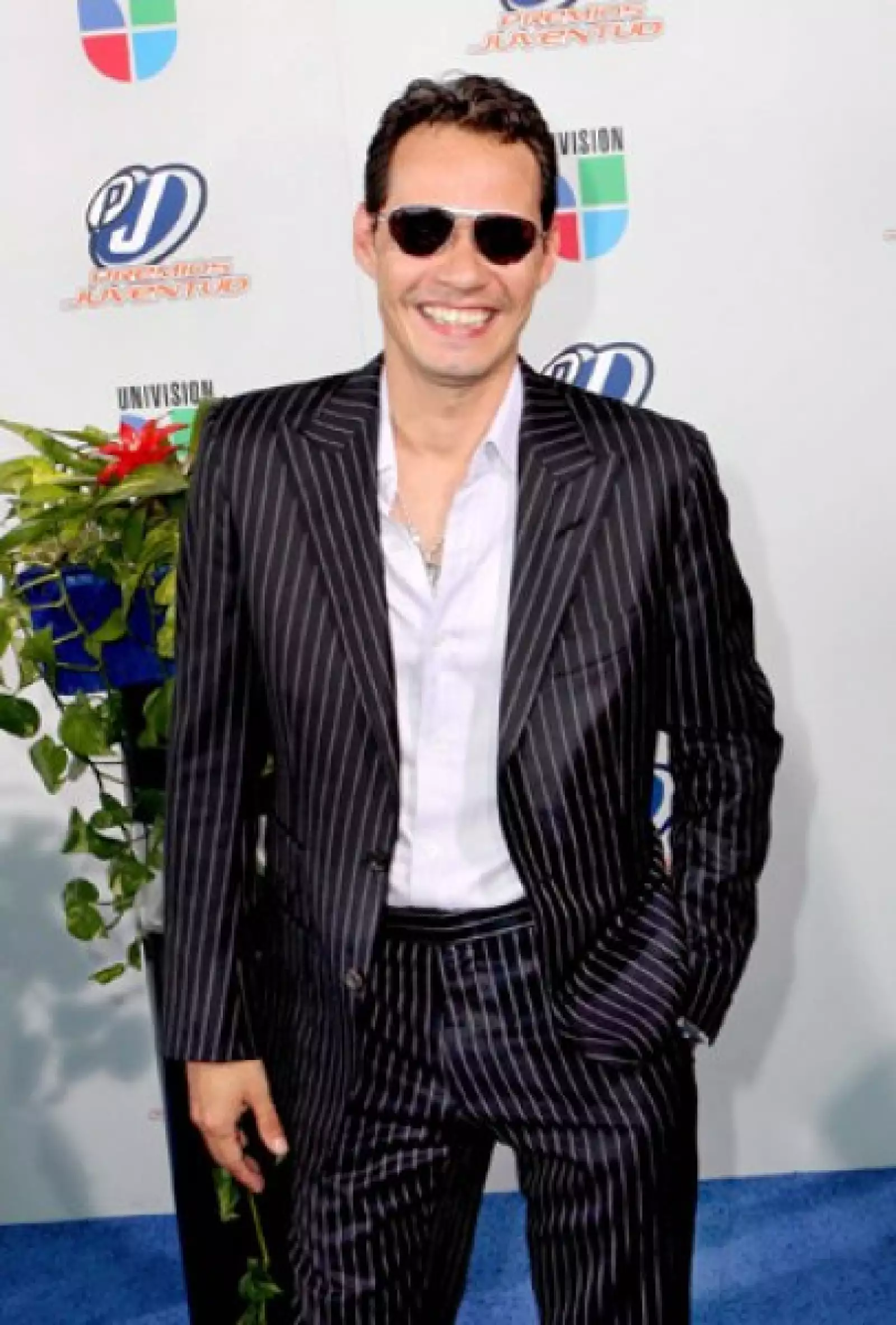 Marc Anthony llegó solo a la premiación porque su esposa JLo, se encuentra filmando en Los Ángeles su nueva película The Back-up Plan.