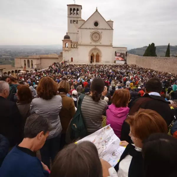 papa Francisco visita a Asis