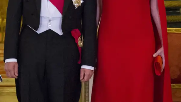 La esposa de Enrique Peña Nieto eligió dos diseños, uno de Valentino y otro Alexander McQueen para los eventos oficiales con la reina Isabell II.