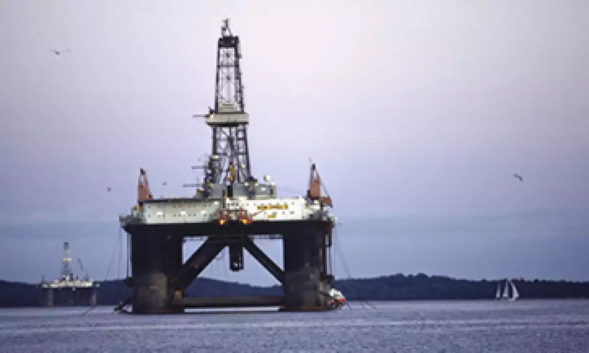 Pemex tiene la meta de aumentar su producción diaria a 3 millones de barriles de petróleo hacia 2018. (Foto: Thinkstock)