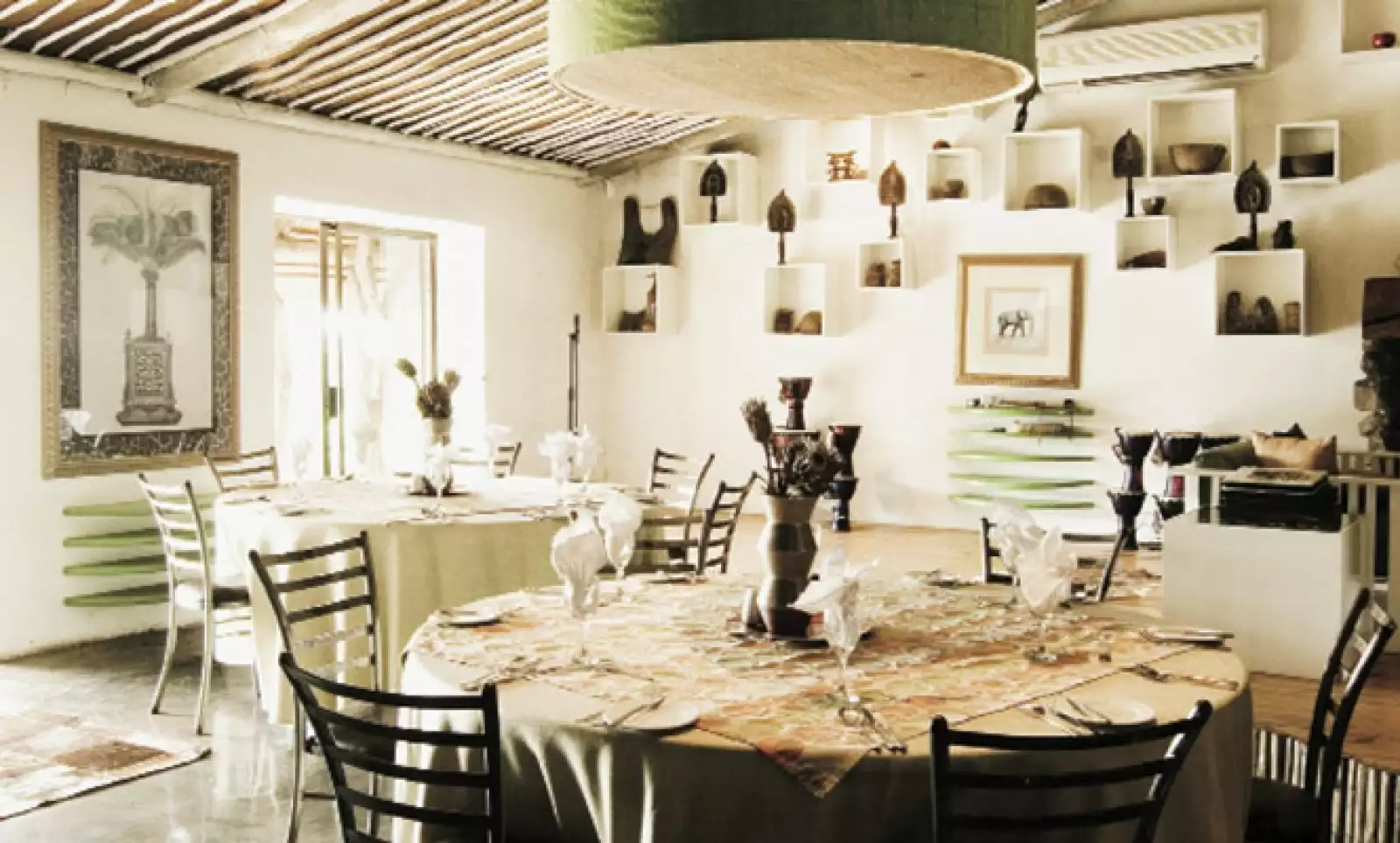 El restaurante Tala en Game Reserve, cerca de Durban, impone un estilo propio, como algunos restaurantes trendy de Johannesburgo y Cape Town.