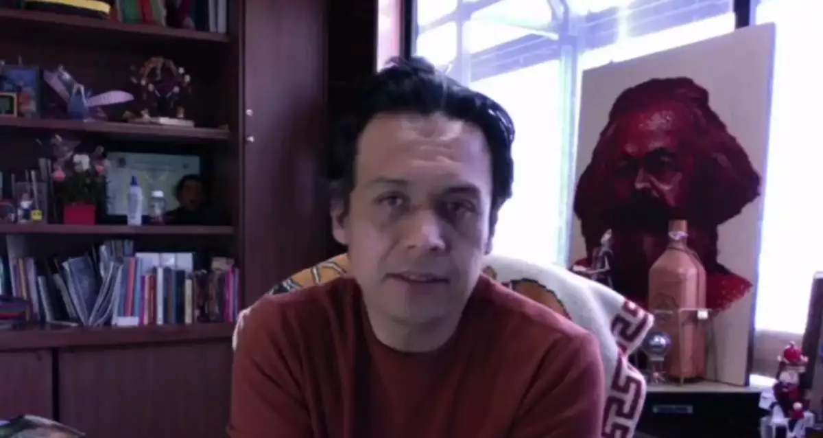 Marx Arriaga realizó una transmisión en vivo como parte de su llamada "resistencia" desde las oficinas de la SEP. 