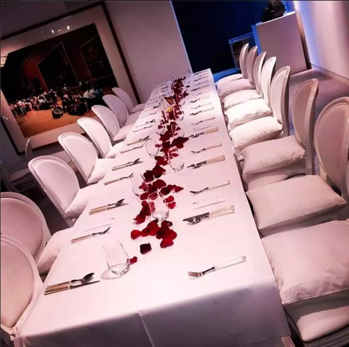 El hijo de los famosos Beckham publicó imágenes del íntimo festejo.