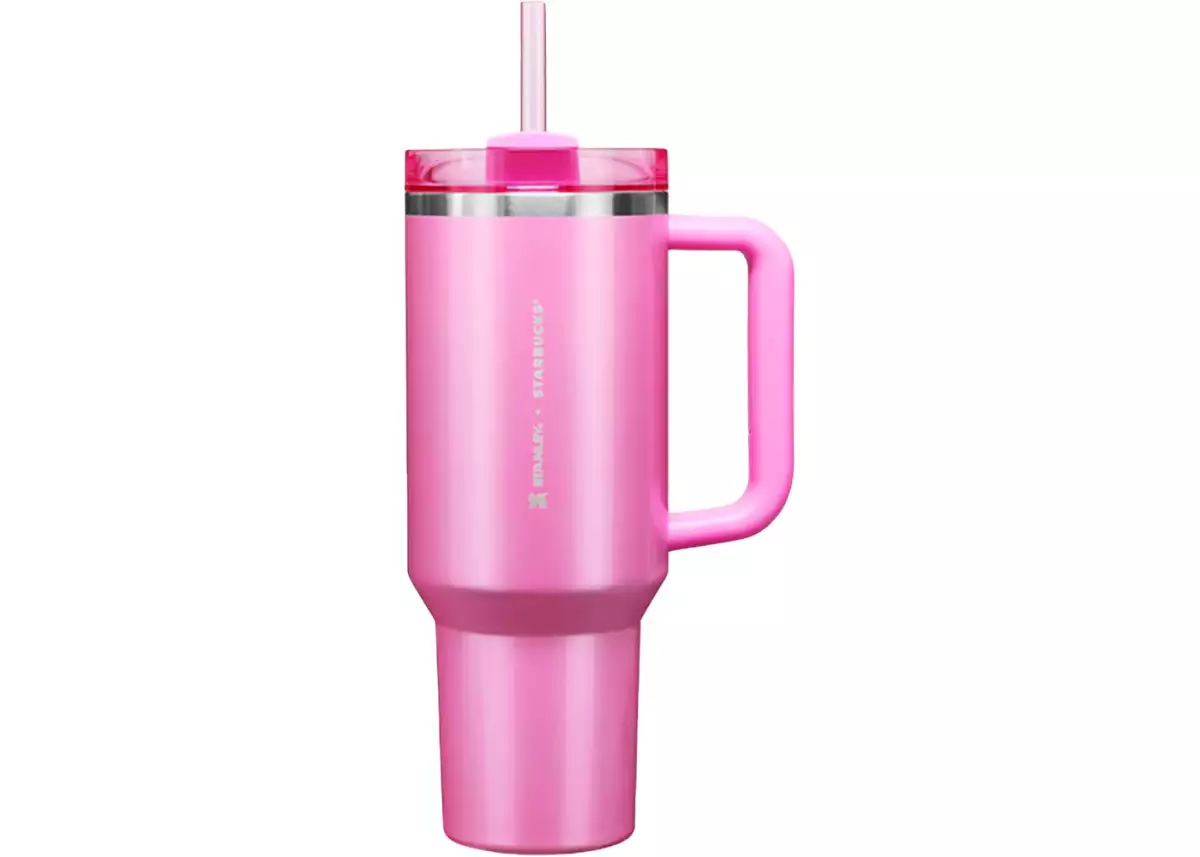 Detrás de la obsesión por los vasos Stanley (y más si es rosa)