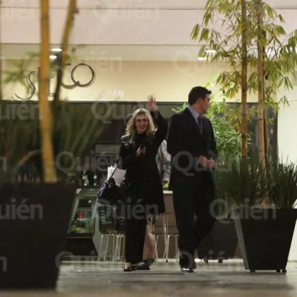 No hubo mayor seguridad que los vigilantes del centro comercial y Aracely lució sonriente en todo momento.