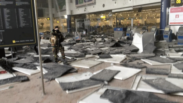 Así quedó el aeropuerto de Zaventem tras las explosiones. (Twitter)