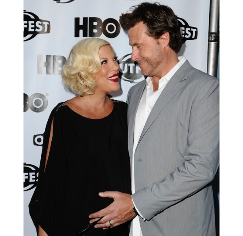 Ella se embarazó en 2007 de su primer bebé con Dean McDermott.