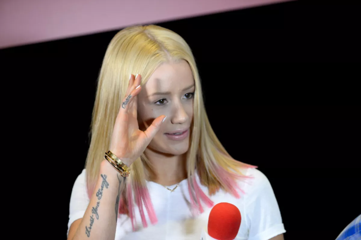 De manera muy peculiar, la rapera Iggy Azalea siempre tiene las mejores respuestas para los peores comentarios.