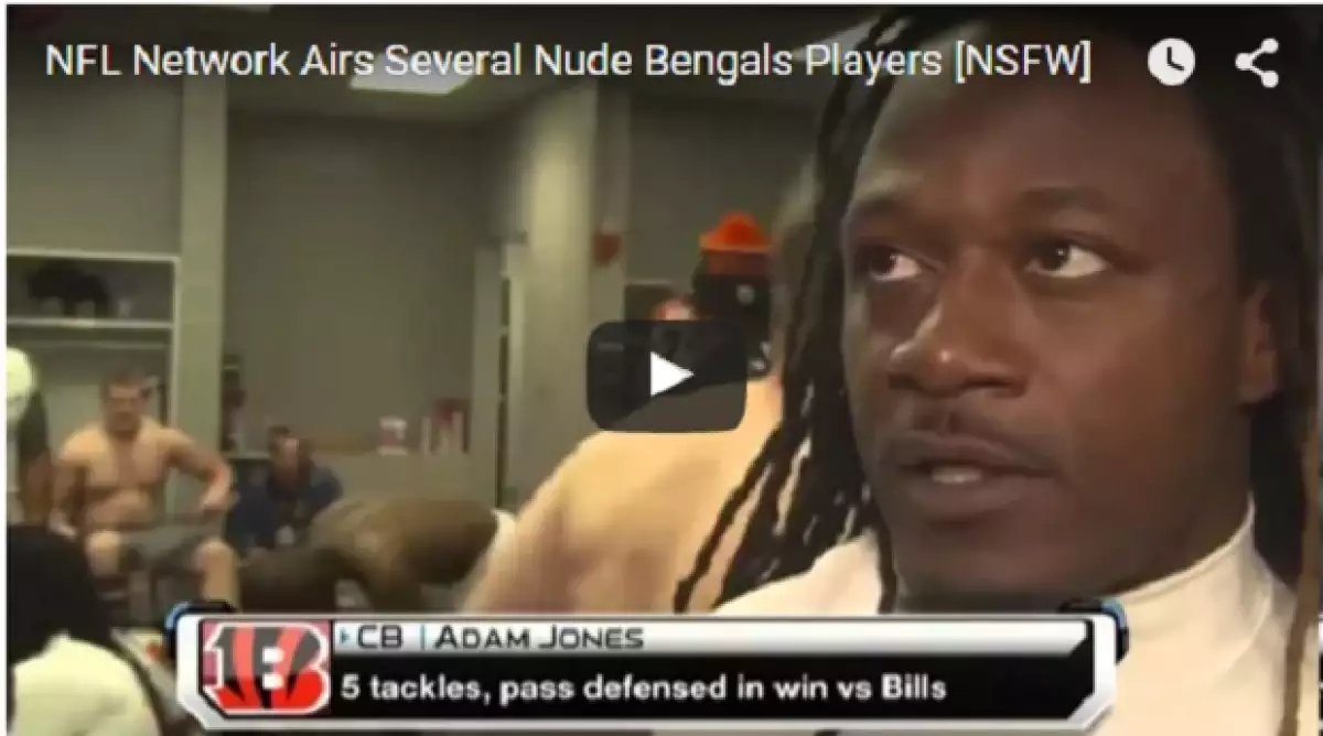 Luego de que los Cincinnati Bengals ganaran el partido contra los Buffalo Bills, la NFL Network entrevistó a Adam Jones sin darse cuenta que los jugadores de atrás estaban sin ropa.