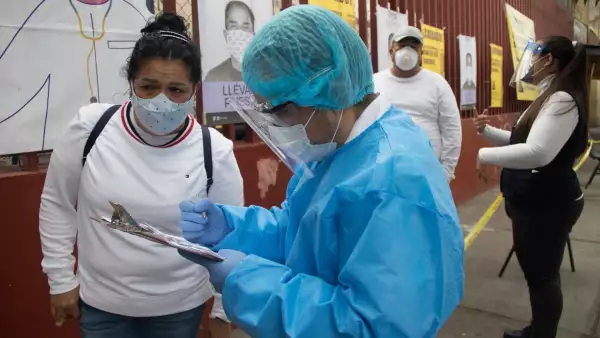 Ferrocarril de Cintura esquina Mineros de la Colonia Morelos, en la alcaldía de Venustiano Carranza; se realizan pruebas de Covid 19.