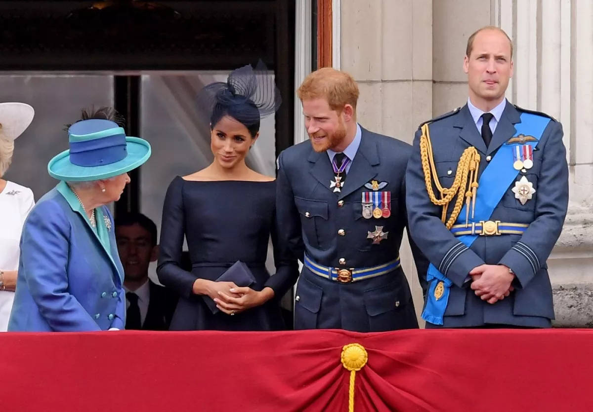 Reina Isabel II, Meghan Markle, príncipe Harry y el príncipe William