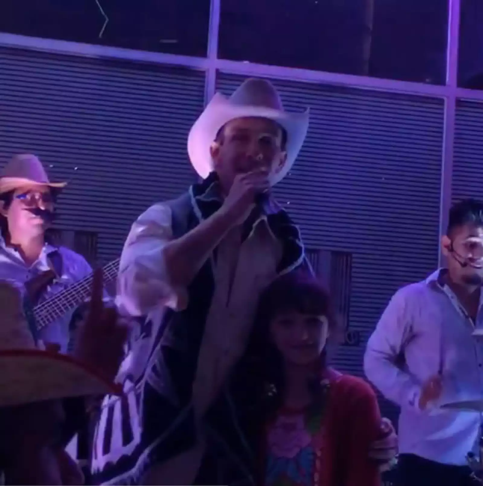 Erick Rubín se aventó un palomazo y se lo dedico a su hija Nina.