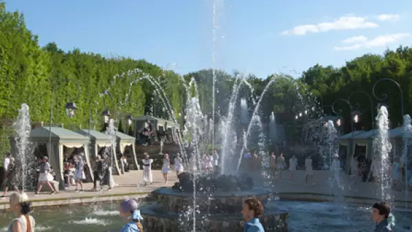 La casa francesa presentó su colección Cruise 2013 en el Palacio de Versalles.