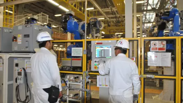 2,100 personas laboran en la planta, 25% son mujeres.