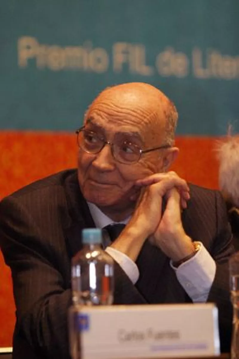 'Hemos pensado que podíamos ponernos a leer sus poemas por todo el mundo y así ayudarlo en este momento', escribió en un mail el escritor portugués.