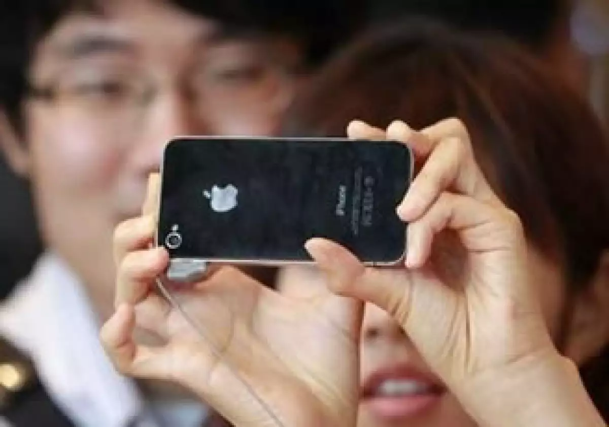 Desde fines de septiembre Apple ya no dará estuches gratis por fallas en el iPhone 4. (Foto: Reuters)