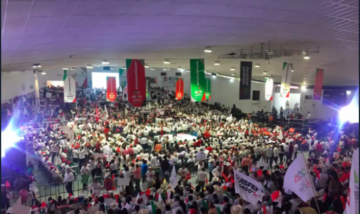 Meade contra maestros en la calle