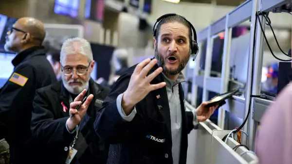 Wall Street se hunde porque se desvanecen esperanzas de acuerdos arancelarios