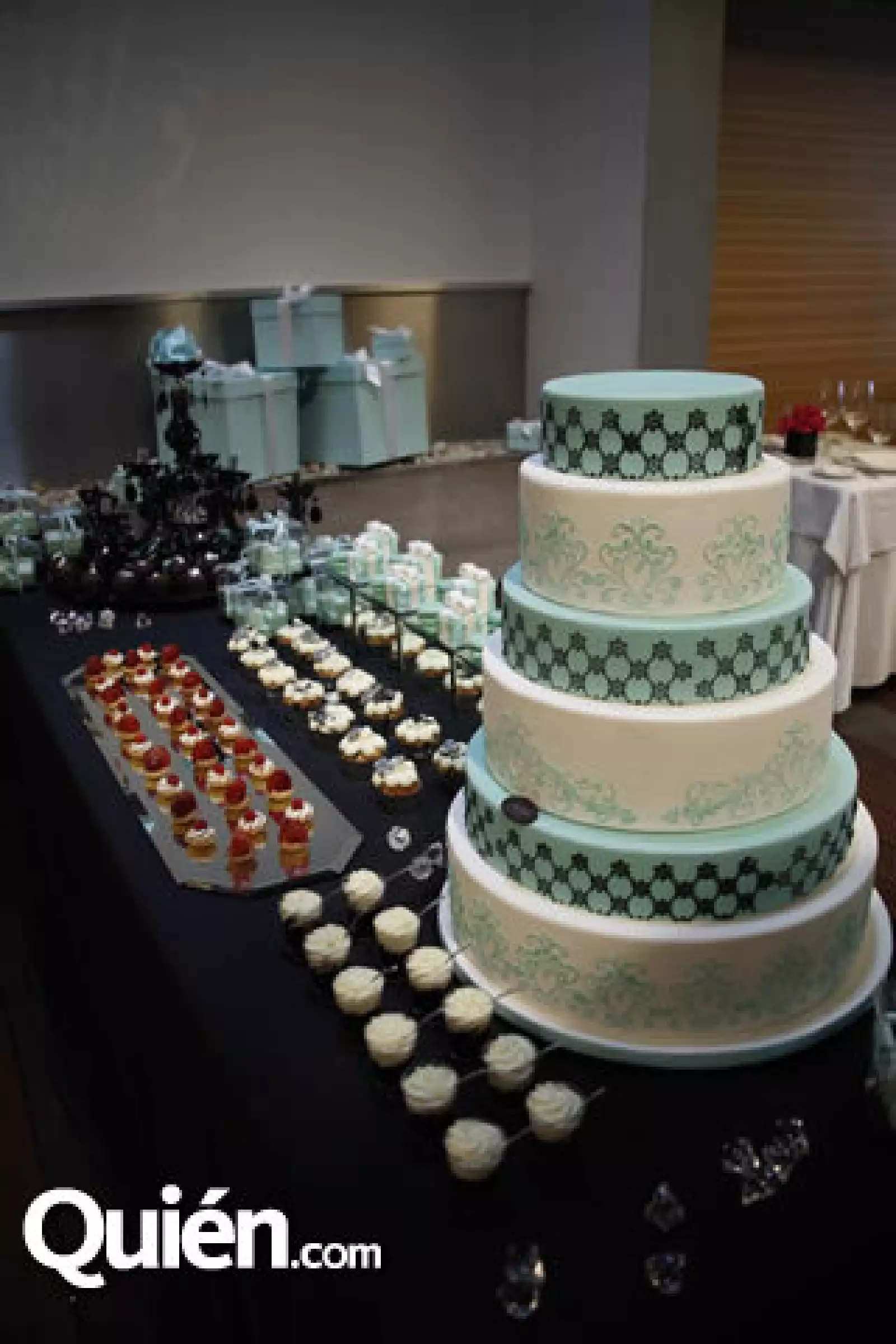 Postres del Jaso en el baby shower de Beatriz Sámano