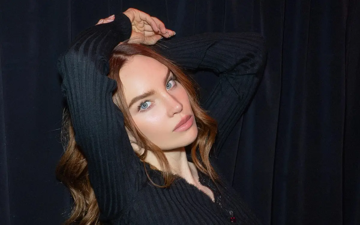 Belinda posando con su nuevo look.