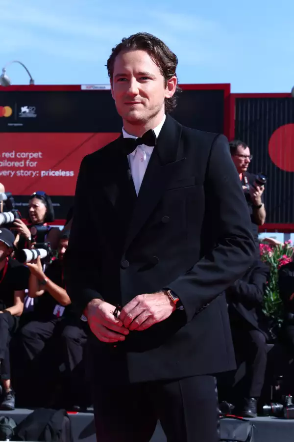 Lewis Pullman