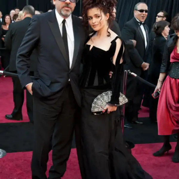 Tim Burton and Helena Bonham Carter eran un caos en la alfombra roja.