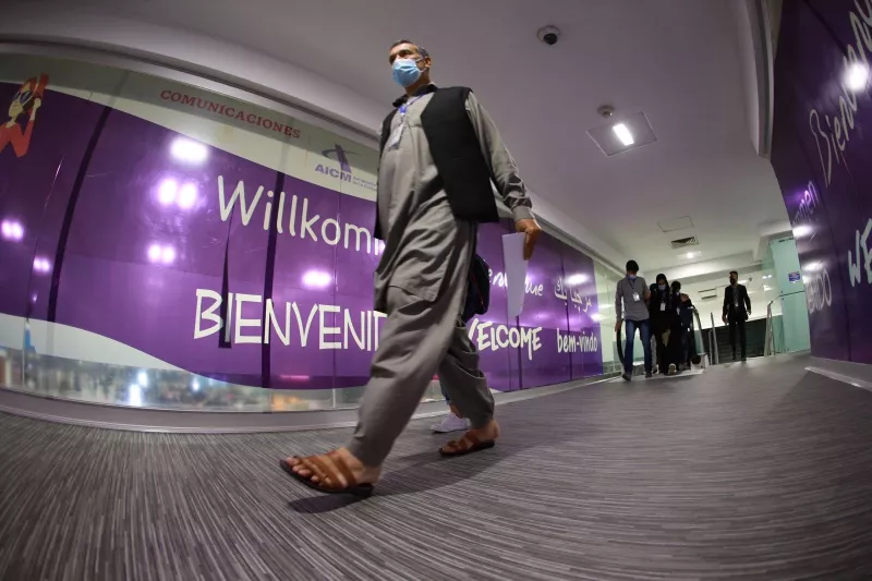 Un grupo con 86 personas de Afganistán llegó al aeropuerto de Ciudad de México este domingo, 29 de agosto.