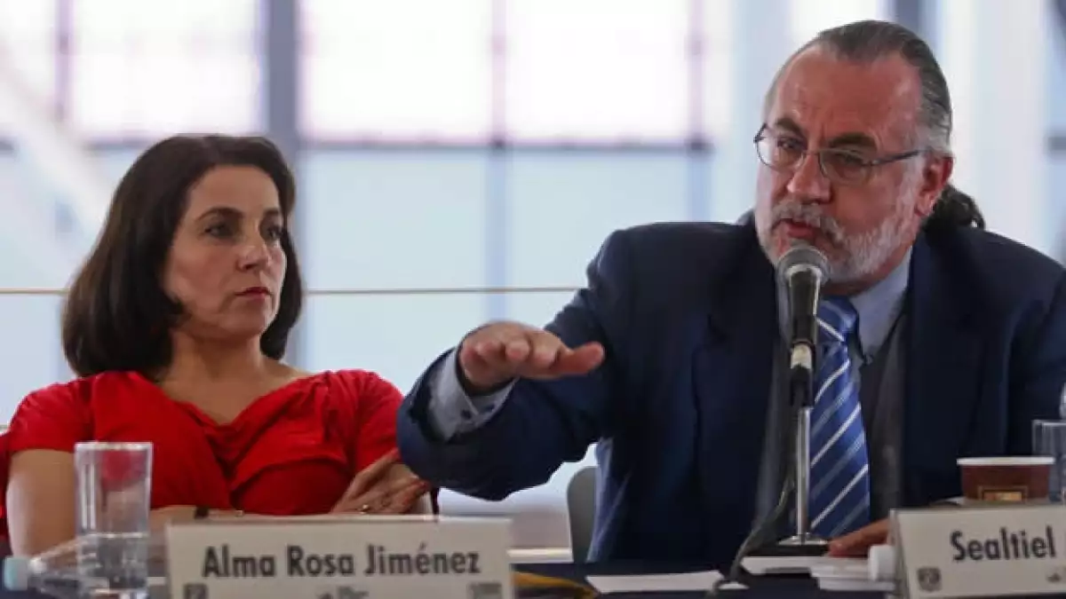 alatriste en conferencia de prensa