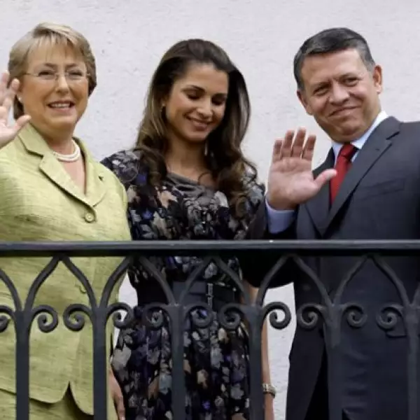 La belleza de Rania y su buen gusto para vestir, además de sus ademanes delicados, la han llevado a ser considerada una de las mujeres más hermosas del mundo.