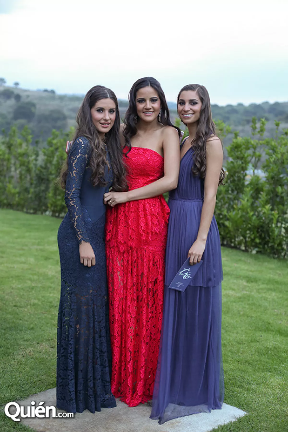 Daniela Grisi, María José Alegría y Vanessa Hajj en la graduación del Colegio Del Bosque.