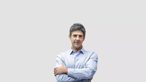 Es cofundador y CMO de Curey, una plataforma creada para democratizar la medicina.