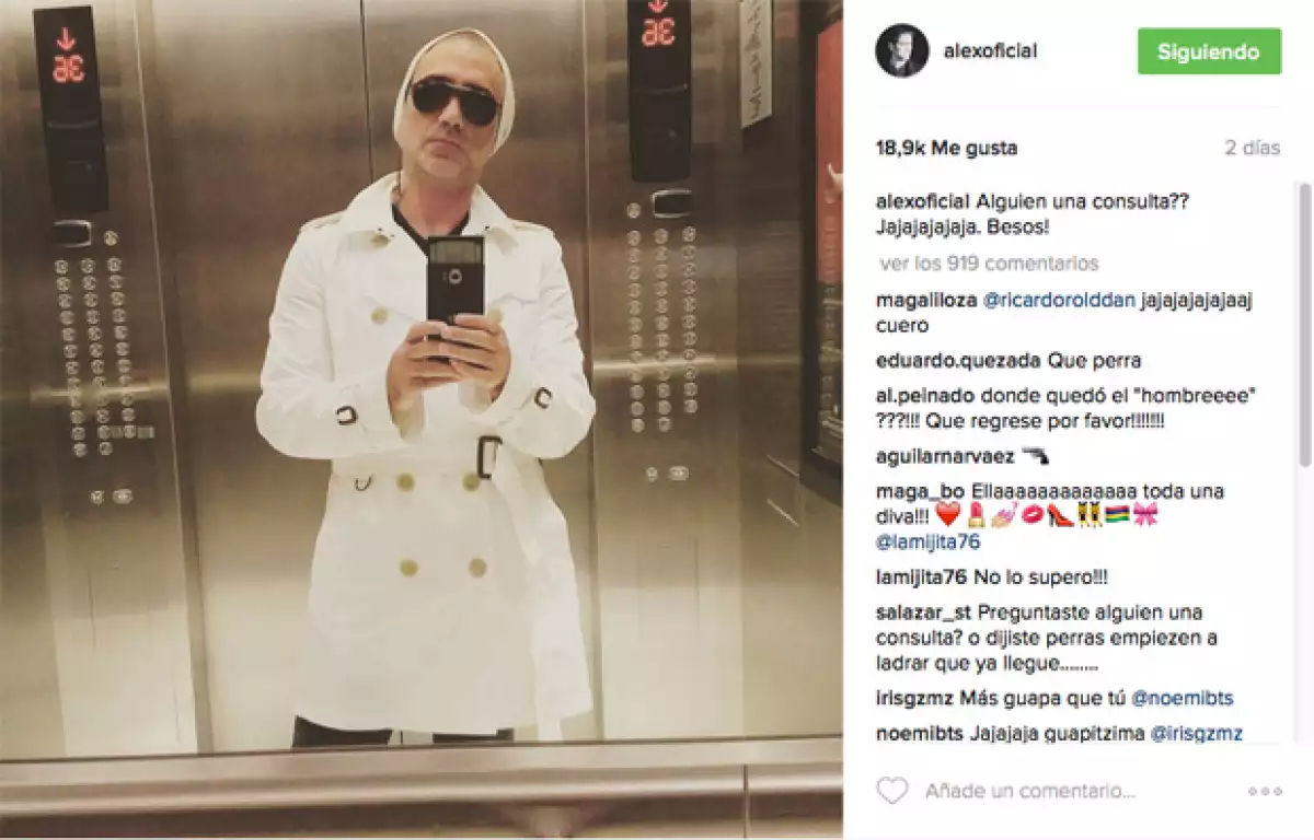El cantante ha sido muy criticado por sus seguidores de Instagram por haber publicado una foto en la que ellos han considerado que su outfit es muy afeminado.