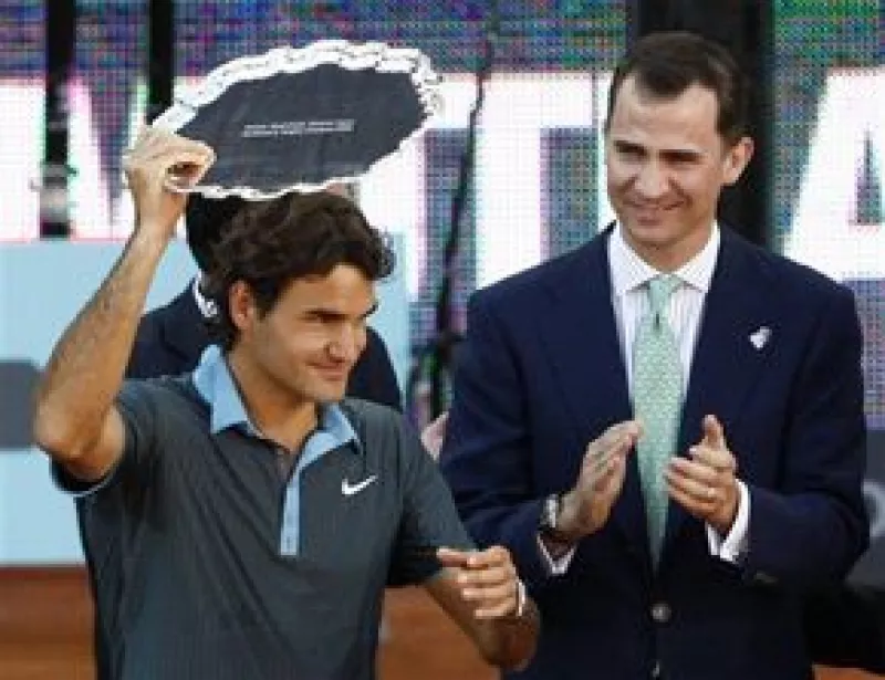 El tenista recibió el reconocimiento al vencer a Rafael Nadal en una final, imponiéndose  6-4, 6-4 sobre su némesis en el duelo por el título del Masters de Madrid.