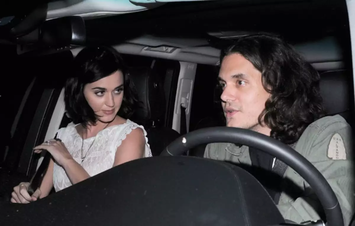 Los cantantes fueron vistos cuando salían del restaurante Pace en Los Ángeles, para después dirigirse al hotel Chateau Marmont para disfrutar su velada.