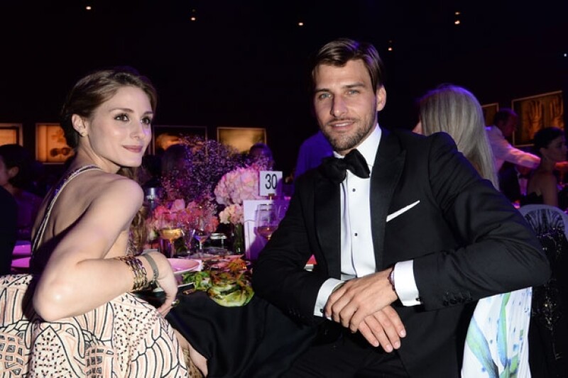 Olivia Palermo junto a su novio Johannes Huebl tuvo un accidente de vestuario.