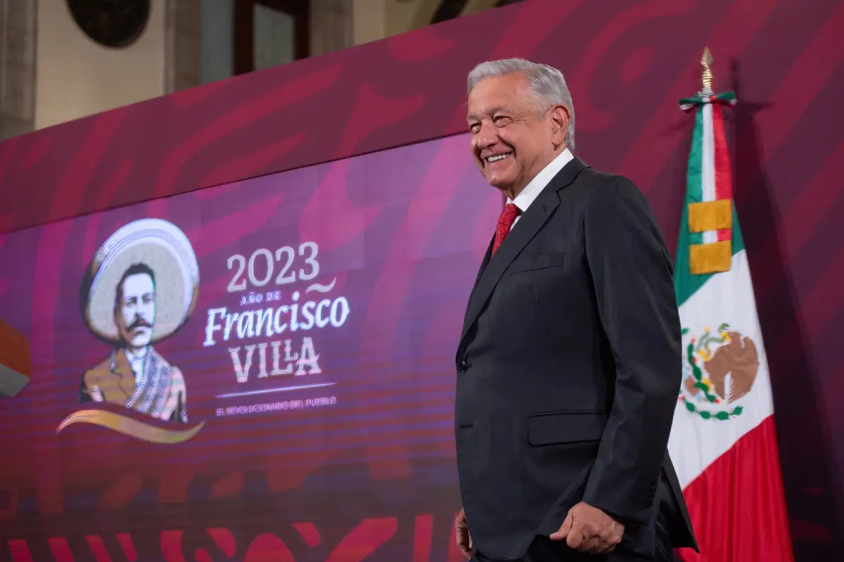 AMLO-libros-texto.jpg