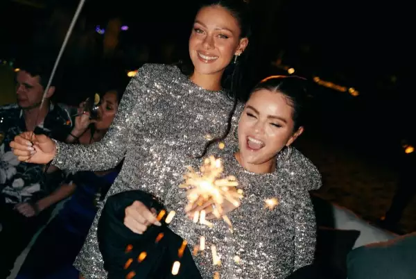 Nicola-Peltz-Selena-Gomez